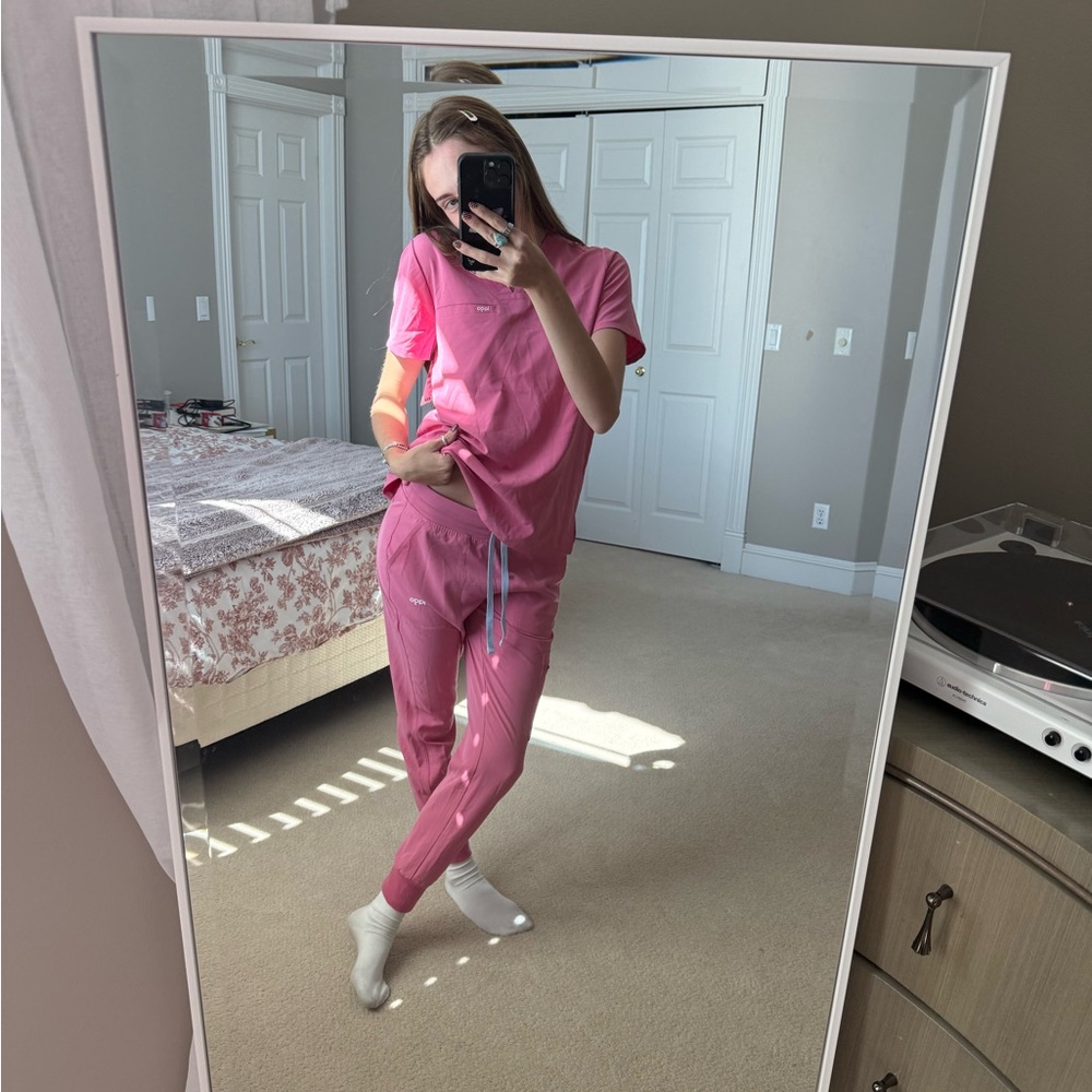 Lago pink scrub set
